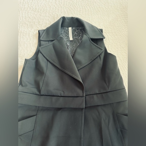 Lululemon Athletic Women’s 3 in 1 Black Quickchange Sleeveless Convertible Vest - Picture 6 of 17